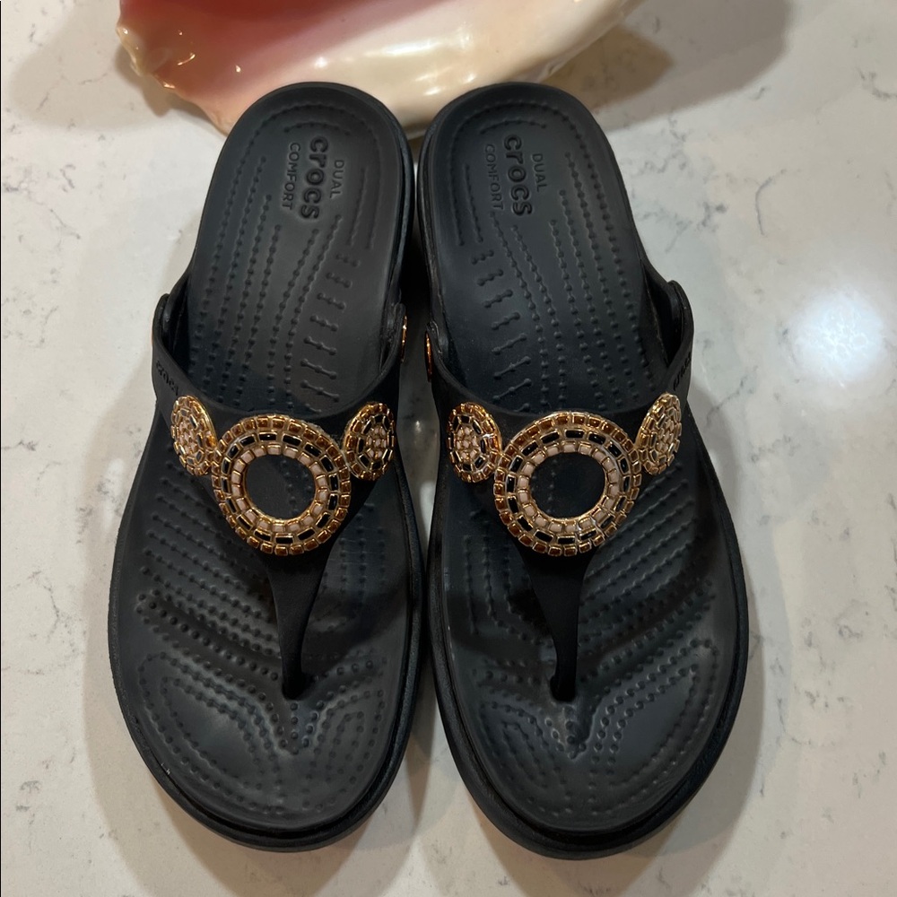 Crocs Sanrah Diamante Wedge Flip Flops in black with gold embellishments sz 6 - Picture 10 of 15